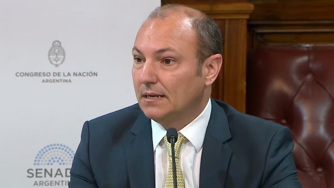 Fachada de tribunales federales vinculados a la causa contra el juez Gastón Salmain