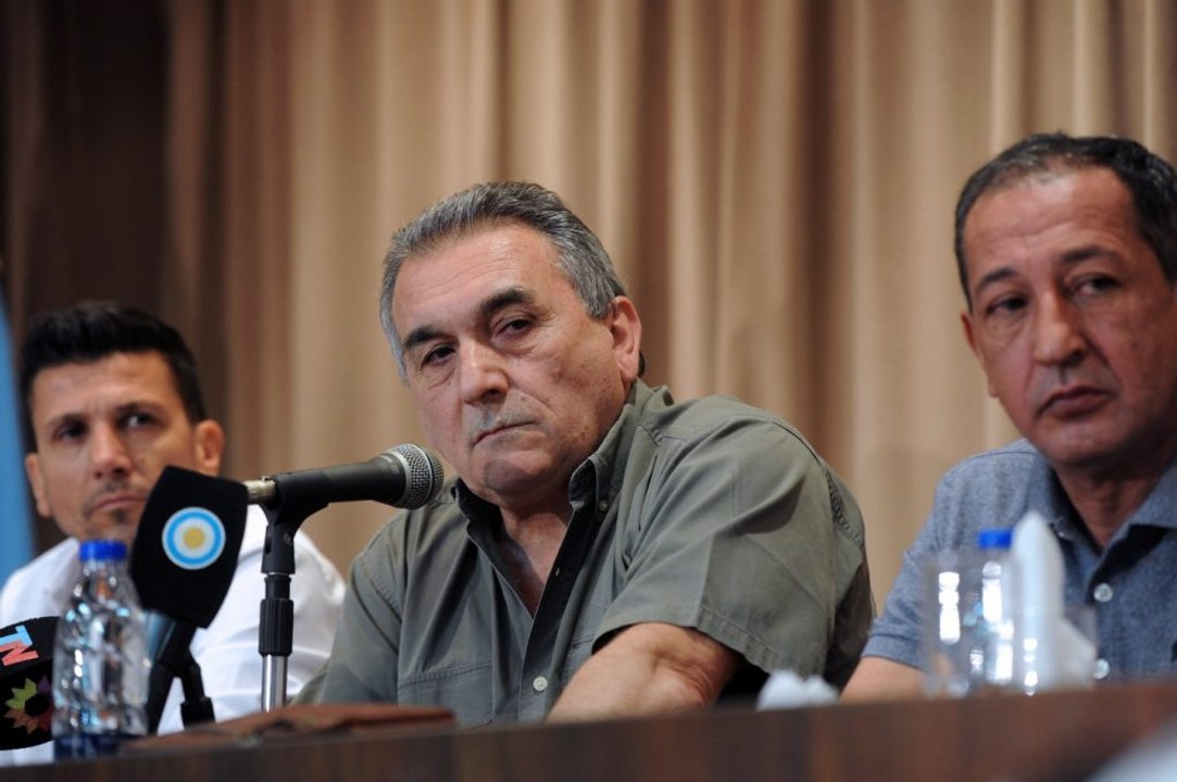 Autoridades sindicales del transporte argentino en conferencia de prensa