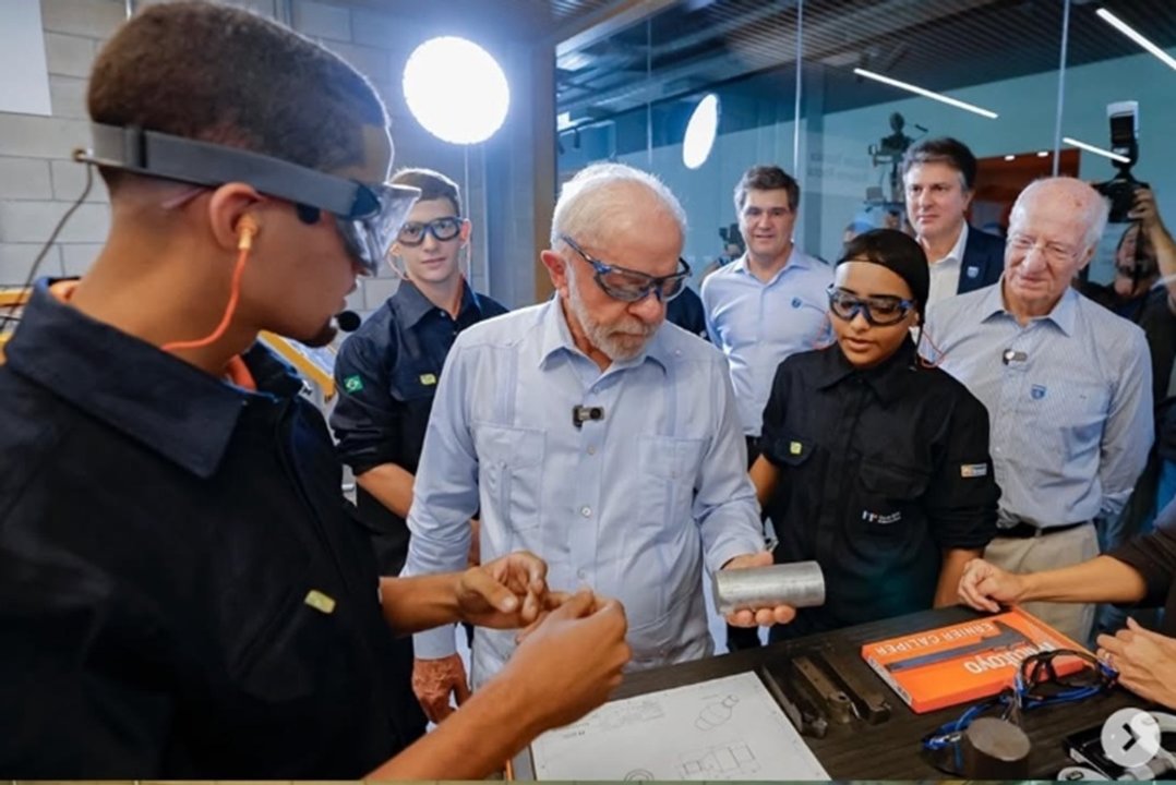 Paolo Rocca y Lula da Silva en la inauguración de una escuela técnica en Río de Janeiro