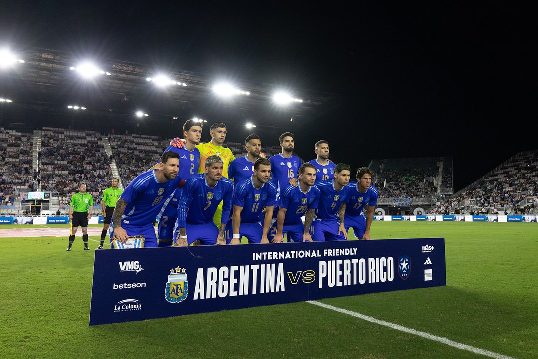 La Selección argentina entrenando con la nueva camiseta negra suplente