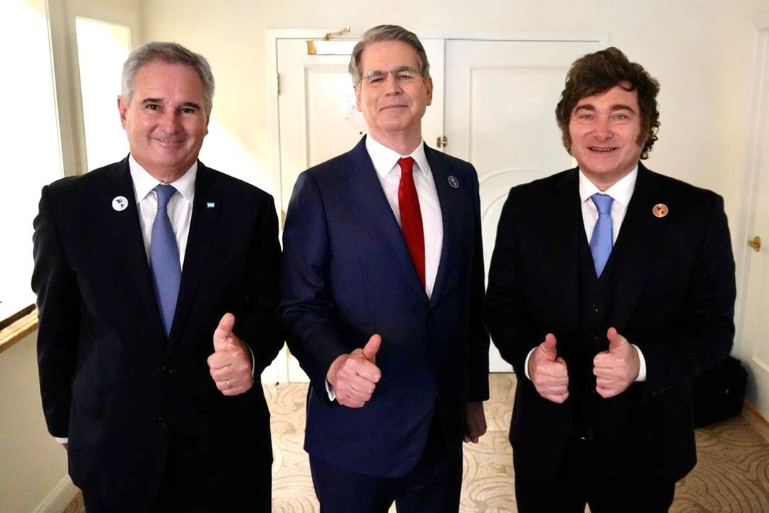 Javier Milei y Scott Bessent durante la cumbre Escudo de las Américas