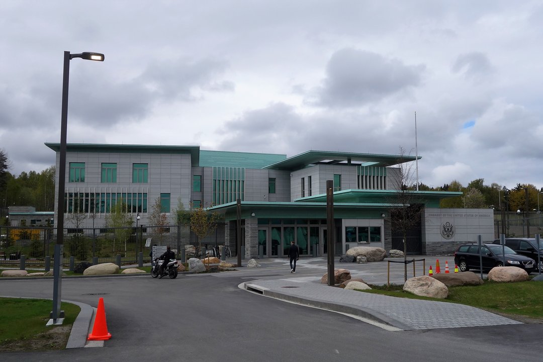 Operativo policial frente a la embajada de Estados Unidos en Oslo tras una explosión
