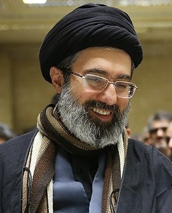 Líderes iraníes durante la ceremonia de juramento a Mojtaba Jamenei