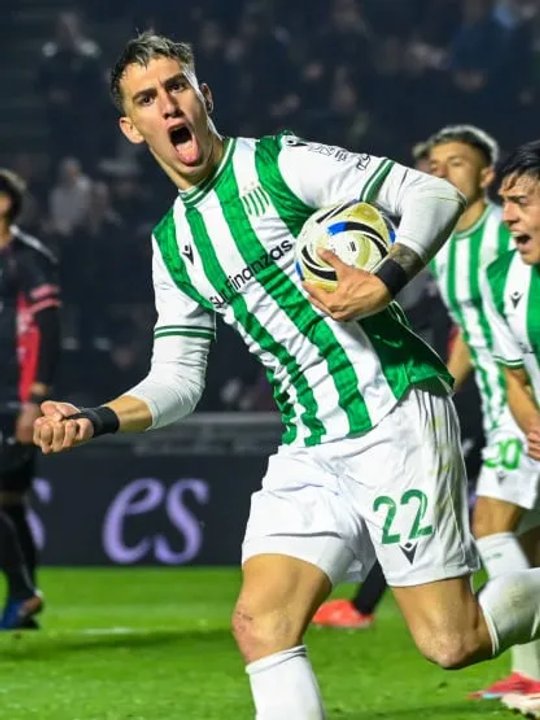 Rodrigo Auzmendi con la camiseta de Banfield