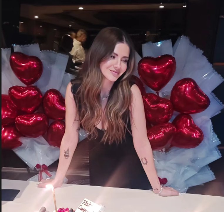 La China Suárez celebra su cumpleaños en un yate en Estambul