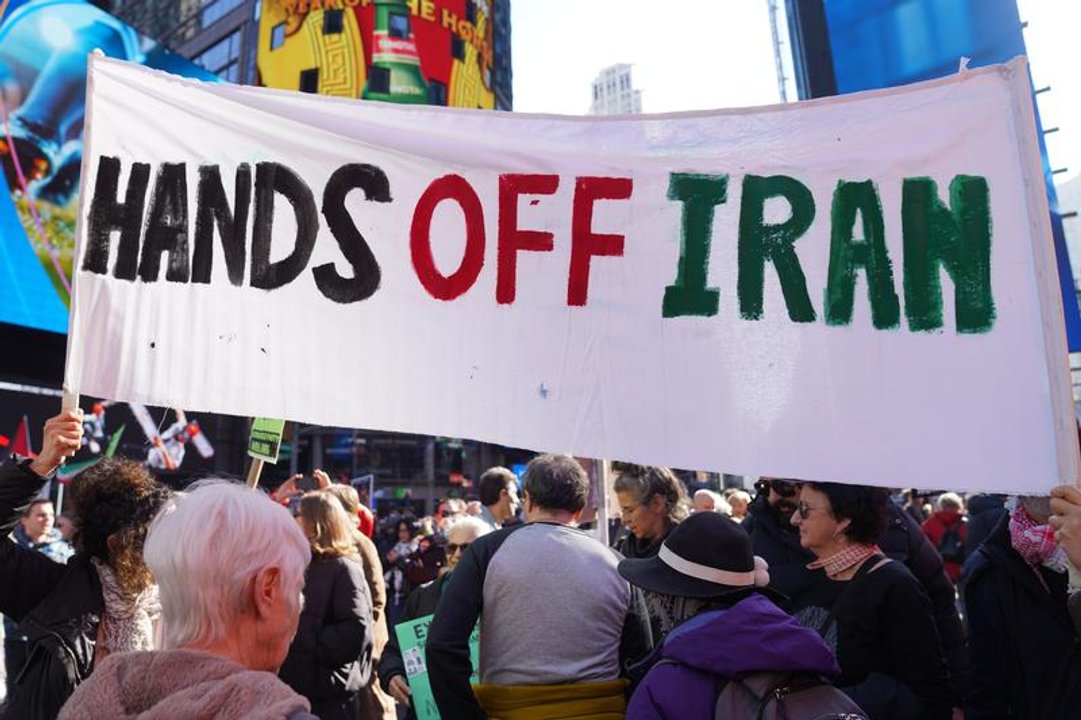 Manifestantes en Estados Unidos marchan contra la guerra con Irán