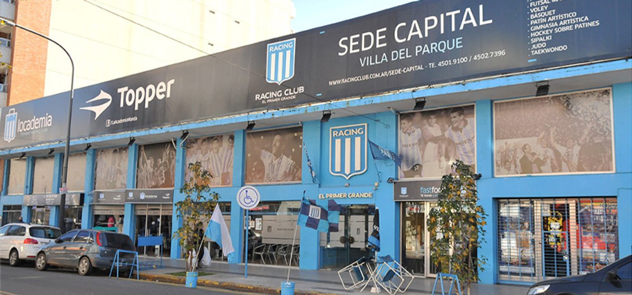 Fachada de la sede de Racing Club, vinculada al caso de Nicolás Pacheco