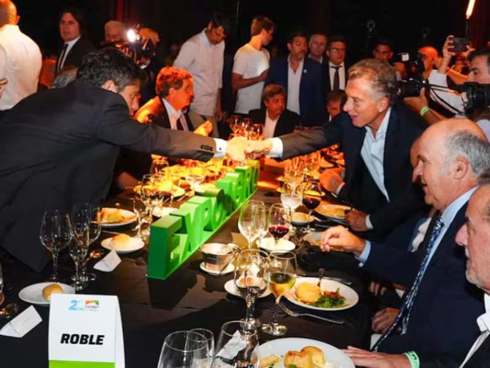 Mauricio Macri y Axel Kicillof compartiendo mesa en Expoagro