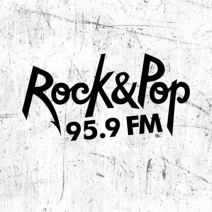 Estudio de radio Rock & Pop 95.9 en plena transmisión