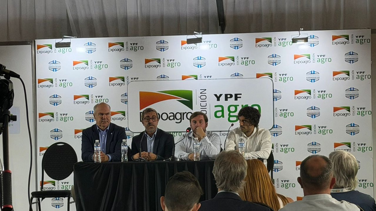 Autoridades nacionales anuncian ampliación de créditos ganaderos en Expoagro