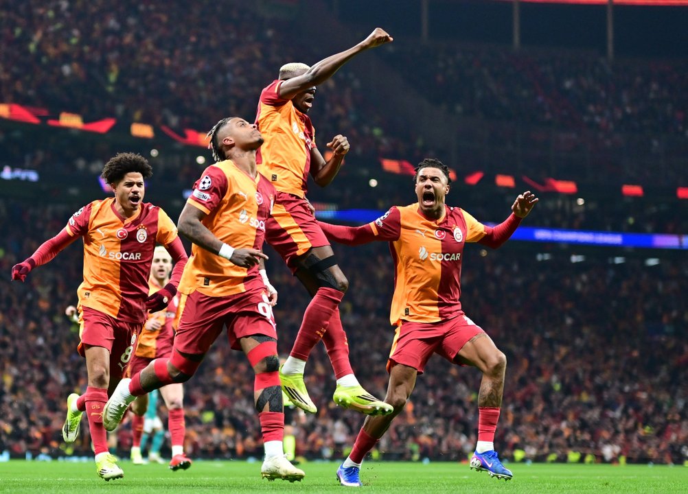 Galatasaray celebra el triunfo ante Liverpool en la Champions League