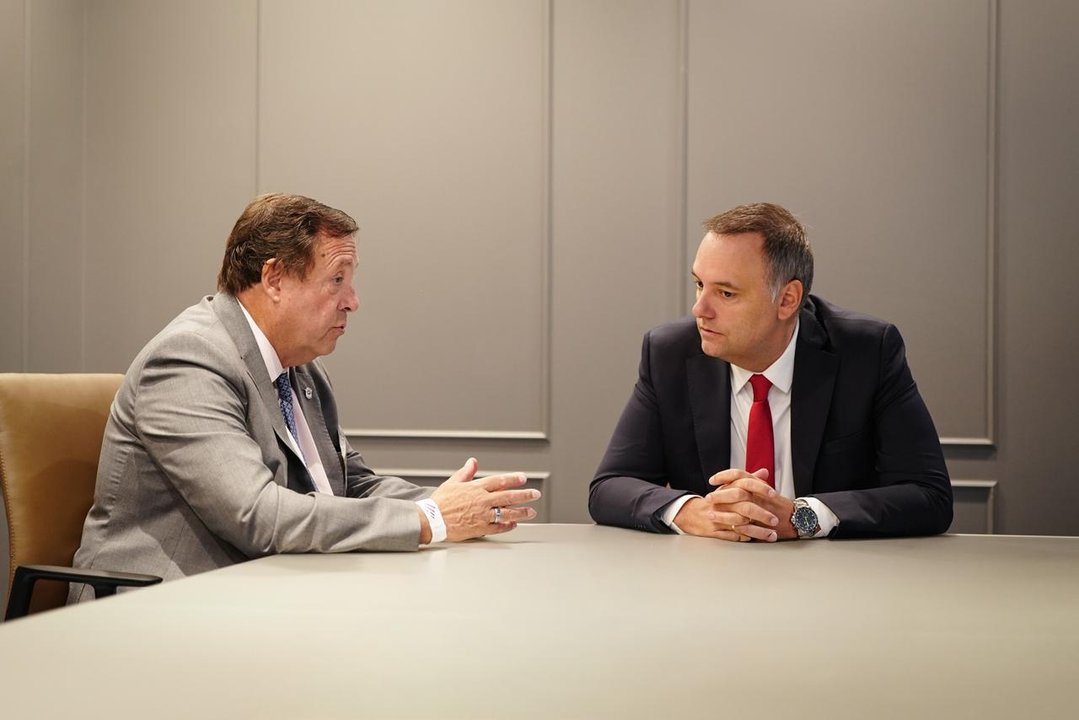 Manuel Adorni junto a la comitiva presidencial en Nueva York