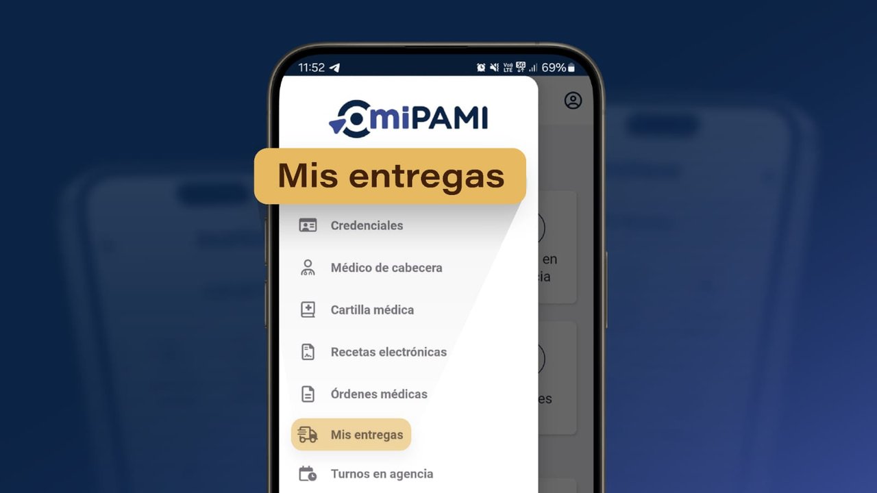 Afiliada de PAMI usando la plataforma Mi PAMI en su celular