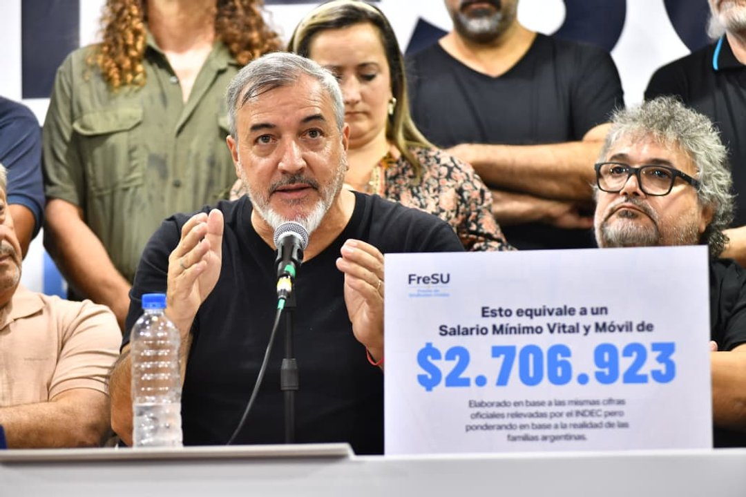 Dirigentes sindicales durante la presentación del FreSU