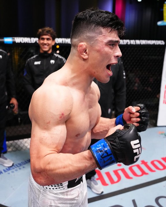 Kevin Vallejos se prepara para enfrentar a Josh Emmett en UFC Vegas 114