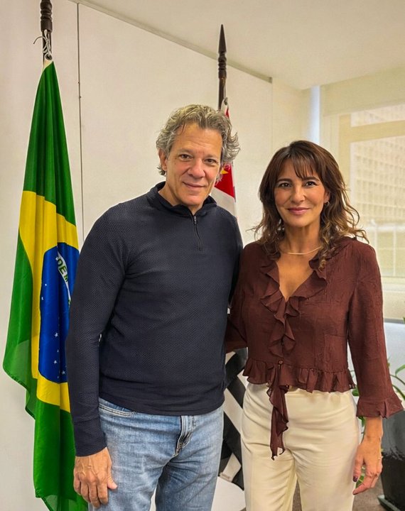 Natalia de la Sota junto al ministro de Hacienda de Brasil, Fernando Haddad