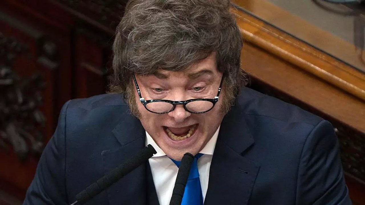 Javier Milei defendió la incorporación de tecnología autónoma en un centro comercial de Buenos Aires