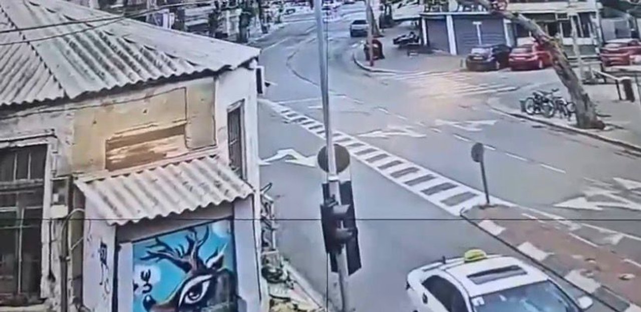 Daños tras el impacto de misil iraní en zona cercana a Tel Aviv