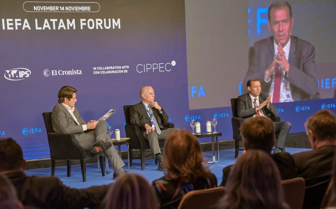 Luis Caputo en el IEFA LatAm Forum