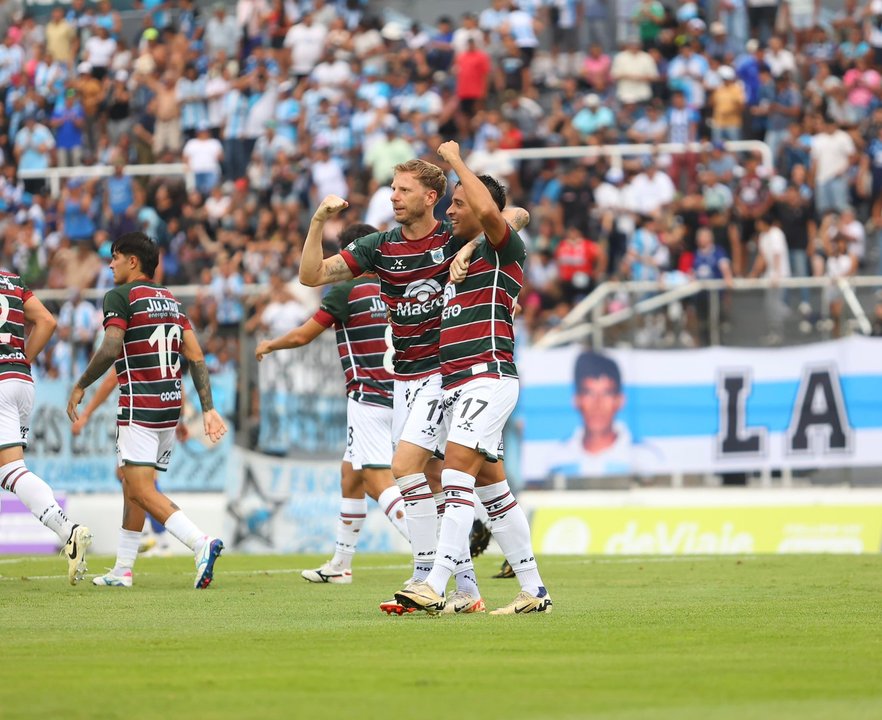 Gimnasia de Jujuy festeja su triunfo ante Colegiales en el estadio 23 de Agosto