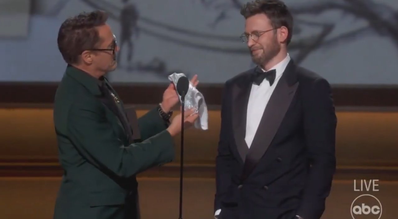 Robert Downey Jr., Chris Evans y Channing Tatum en un momento cómico de los Premios Oscar