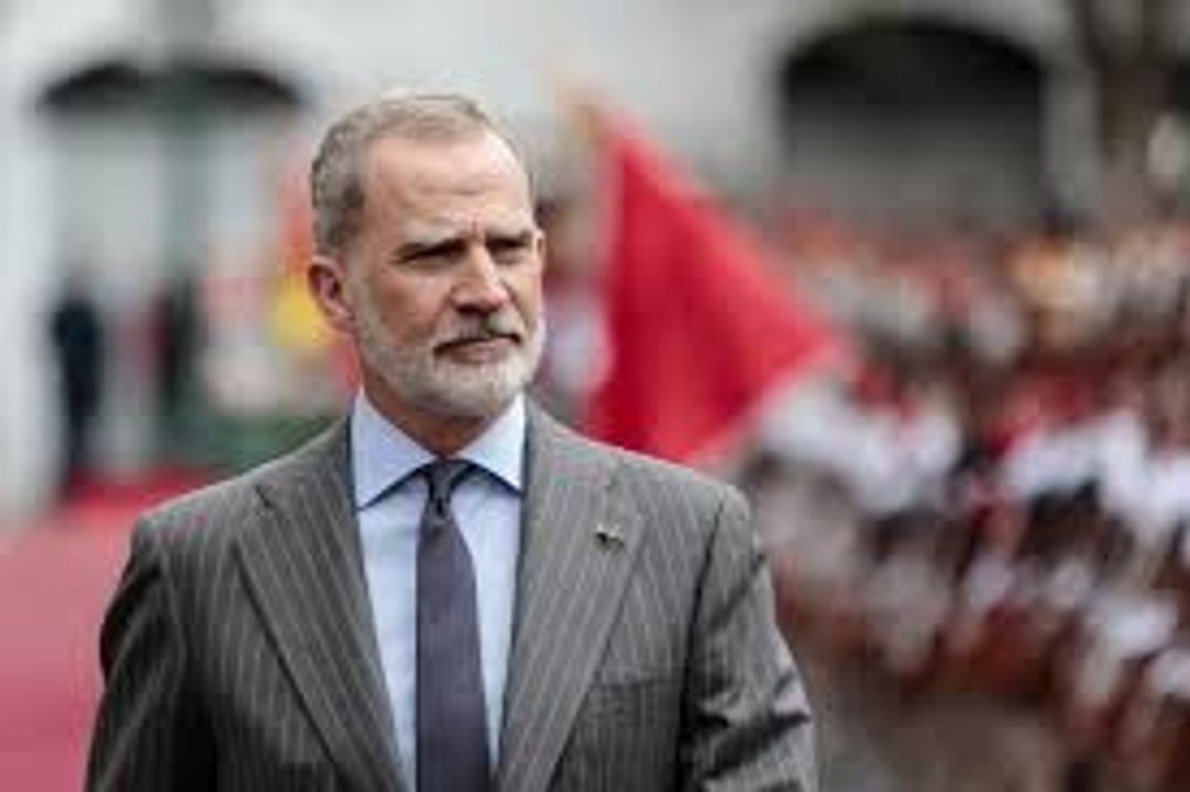 Felipe VI durante su visita a la muestra sobre la mujer en el México indígena