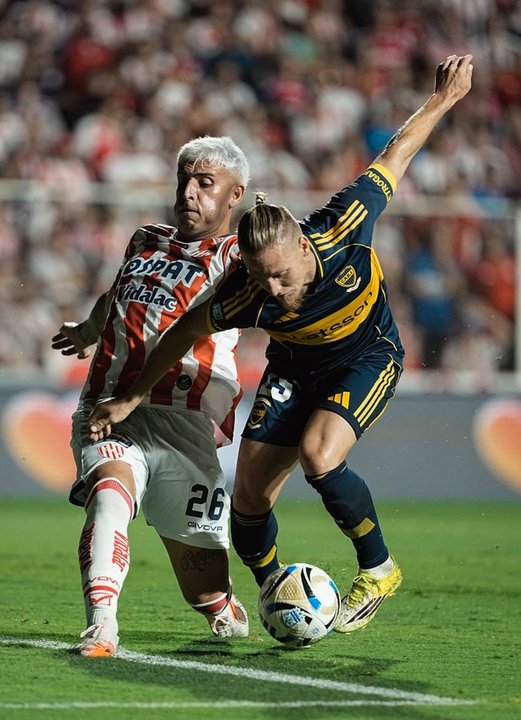 Santiago Ascacíbar se retira lesionado en Boca Juniors