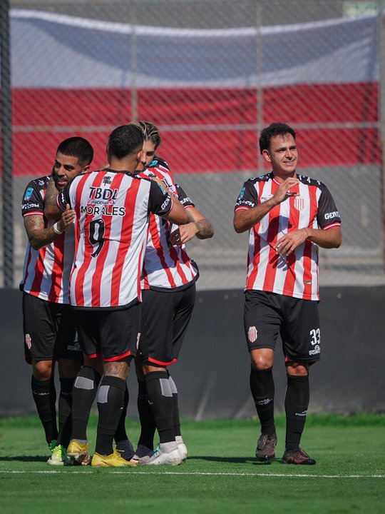 Barracas Central festeja el triunfo ante Atlético Tucumán