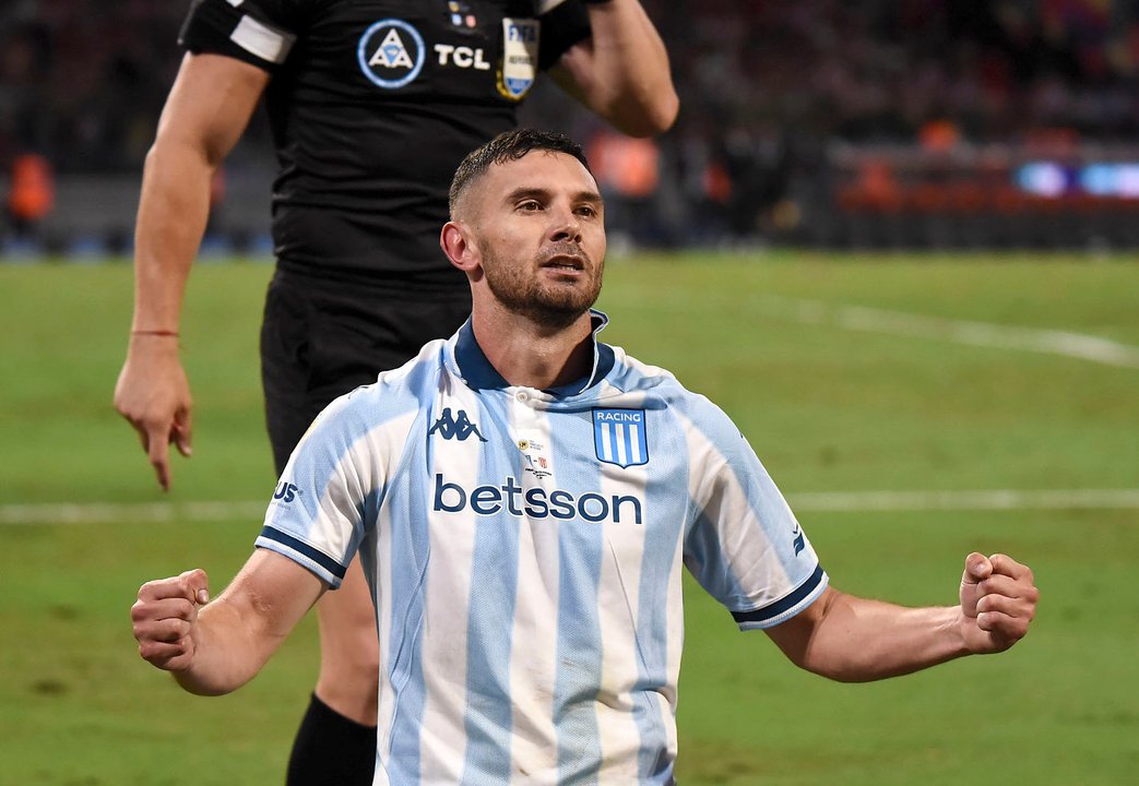 Adrián 'Maravilla' Martínez celebra uno de sus goles con la camiseta de Racing