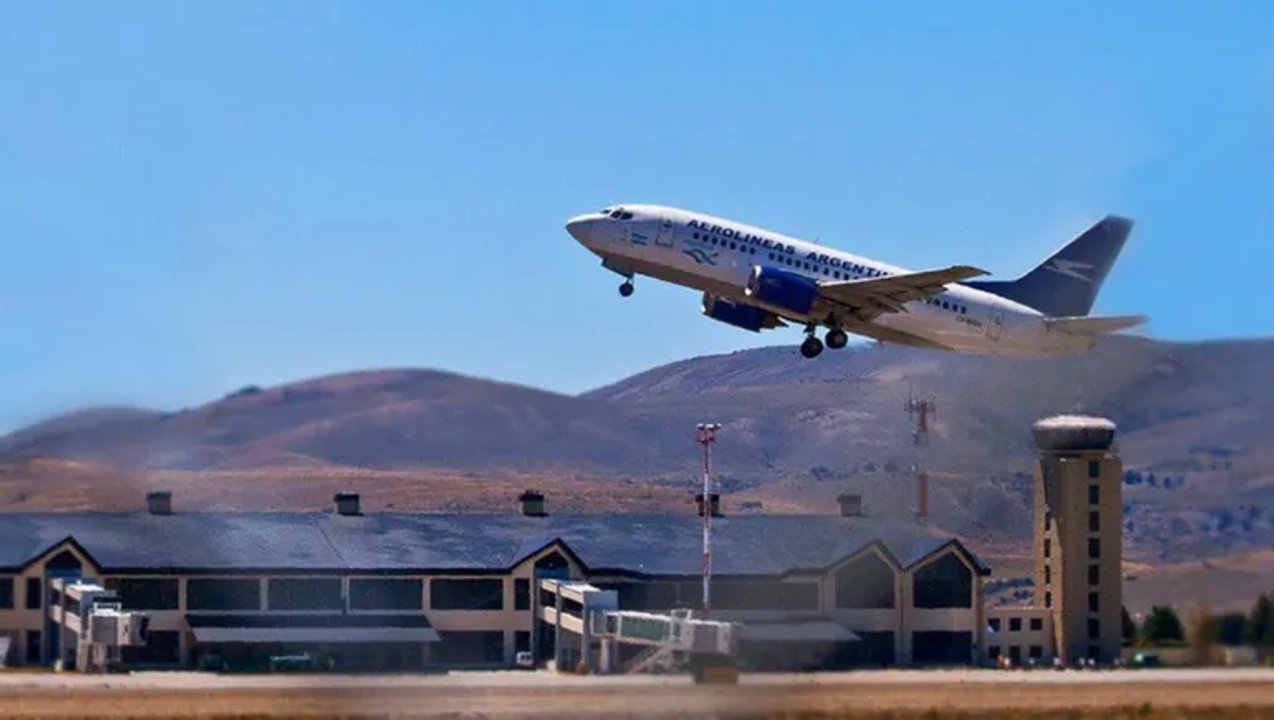 La Corte frenó tasas municipales en el aeropuerto de Bariloche