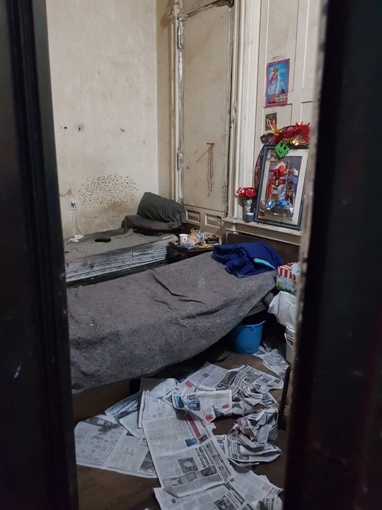 Fachada del hotel clausurado en el barrio porteño de Balvanera