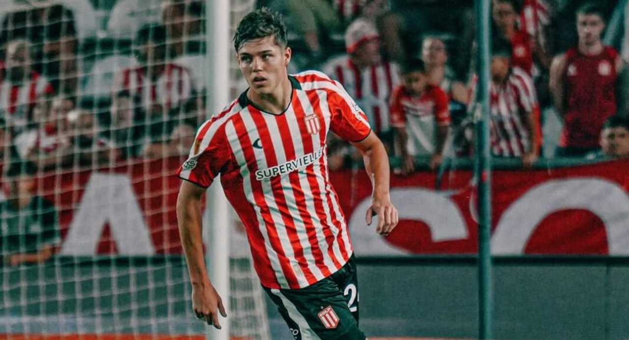 Tomás Palacios con la camiseta de Estudiantes de La Plata