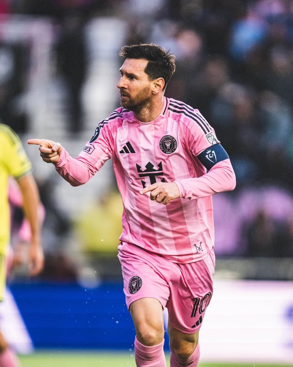 Lionel Messi festeja su gol 900 con la camiseta de Inter Miami
