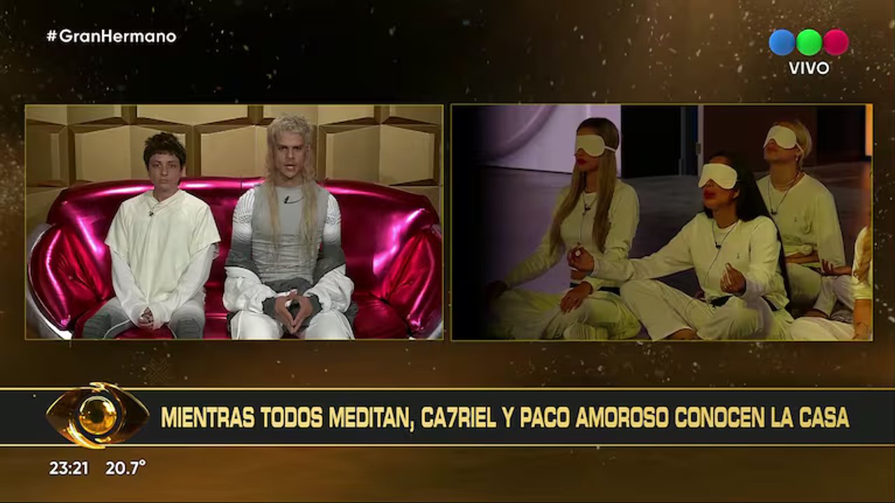 Ca7riel y Paco Amoroso durante su visita a la casa de Gran Hermano