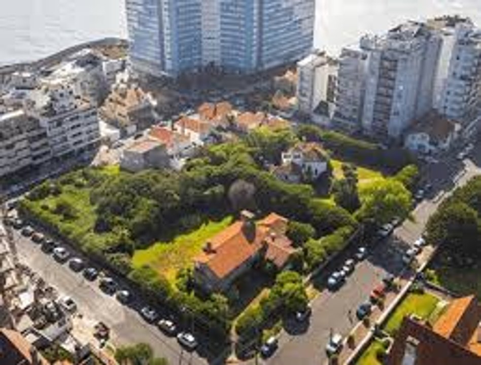 Vista del barrio Stella Maris en Mar del Plata, donde se proyecta una torre de 35 pisos