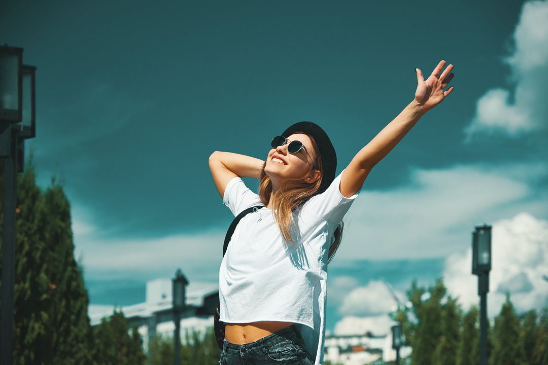 Personas reflexionando sobre el bienestar y la felicidad