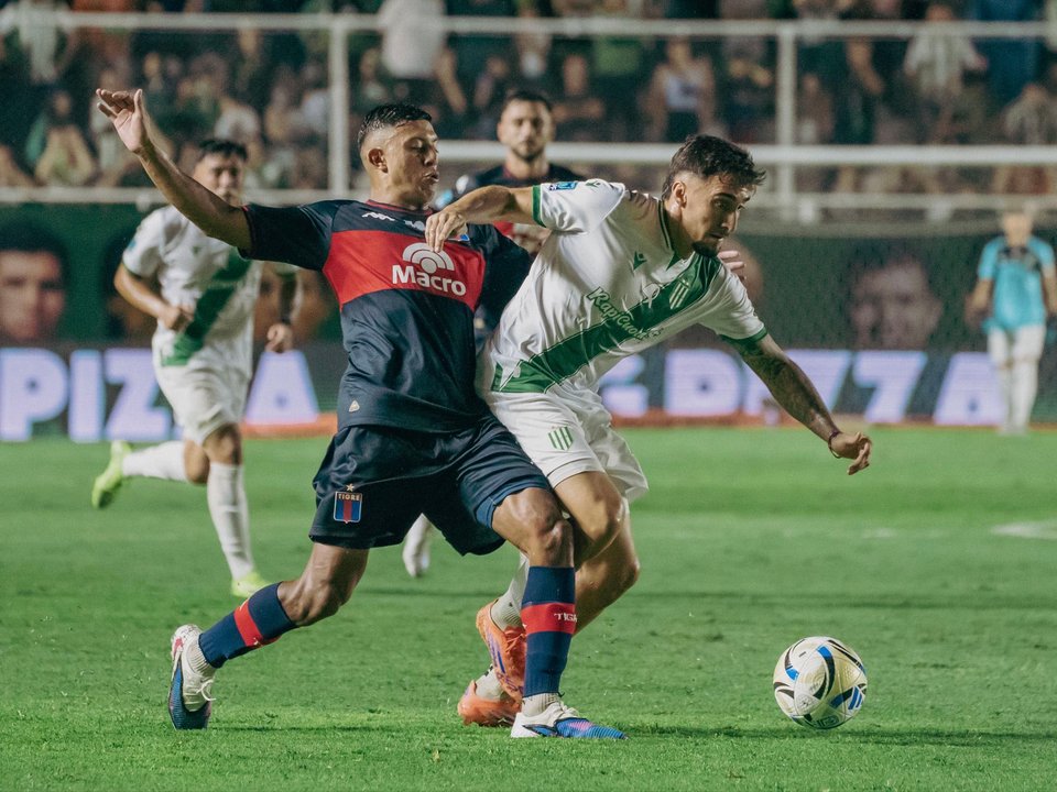 Banfield celebra el triunfo ante Tigre en el estadio Florencio Sola