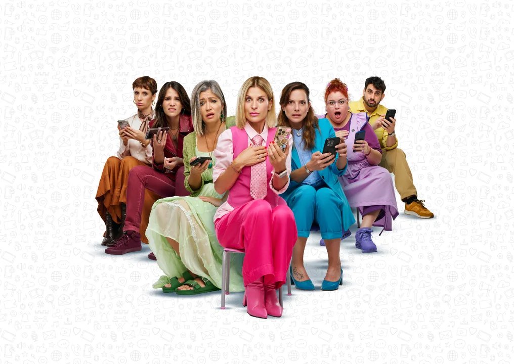 Manuela Pal y elenco de El chat de mamis en el teatro Multitabarís