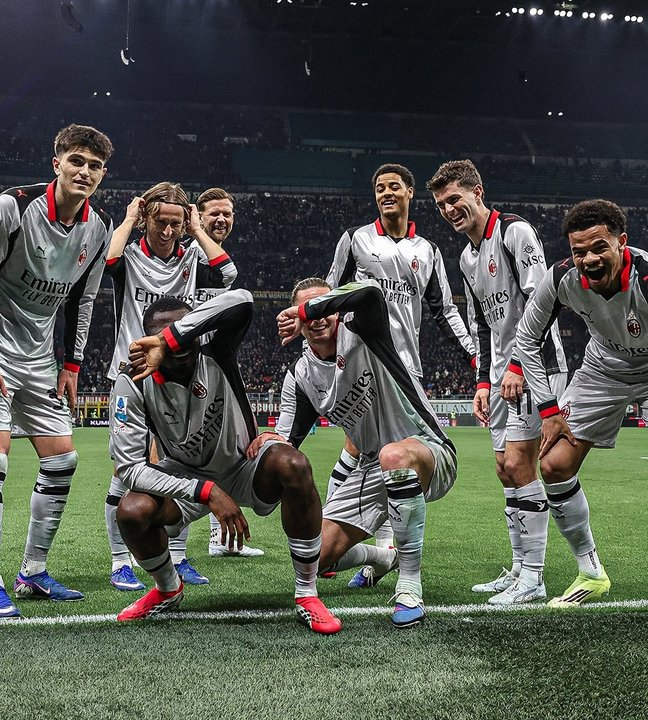 Milan celebra un gol ante Torino en el estadio San Siro