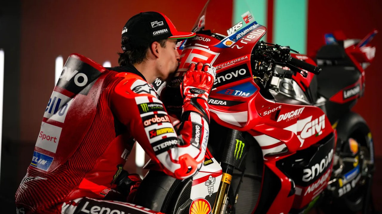 Marc Márquez celebra su victoria en el Sprint del MotoGP de Brasil