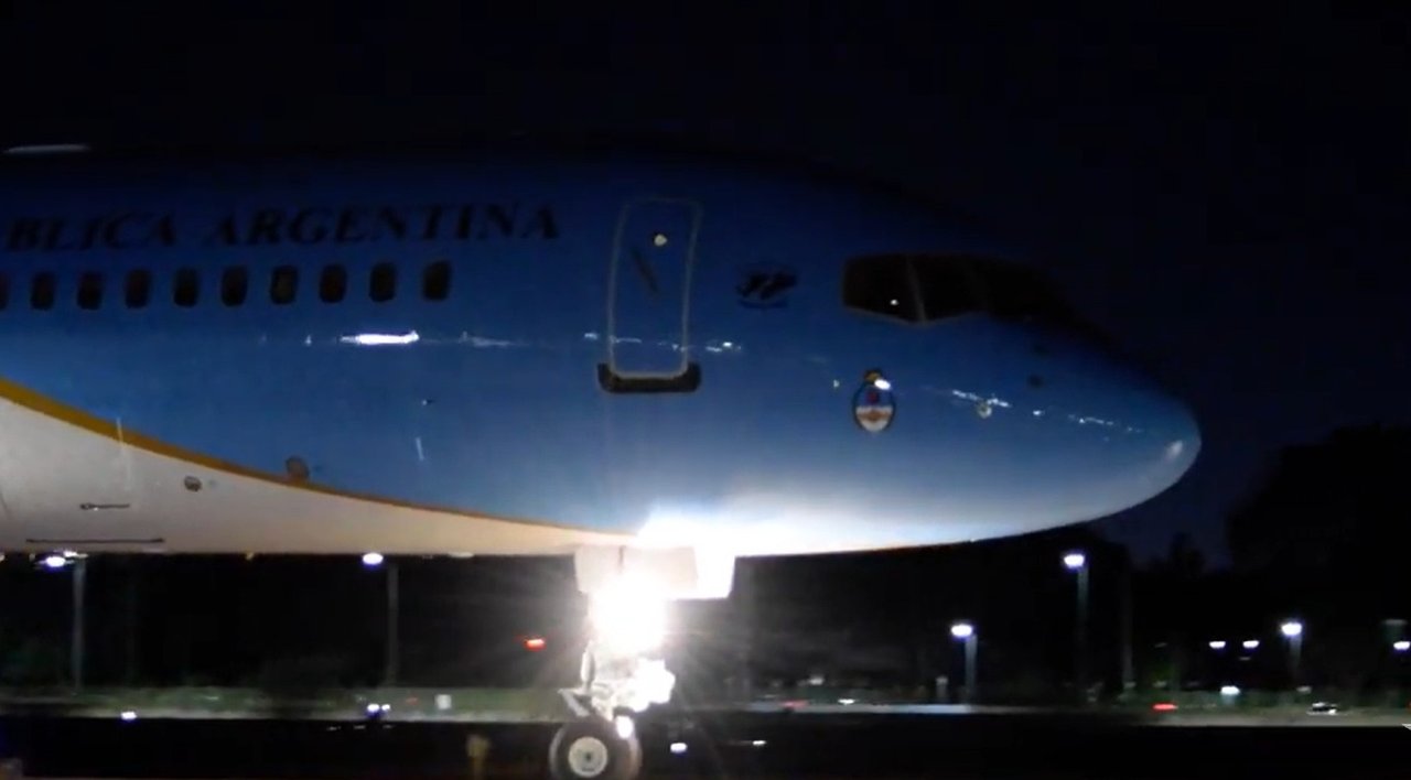 El avión presidencial durante la escala técnica en Islas Canarias