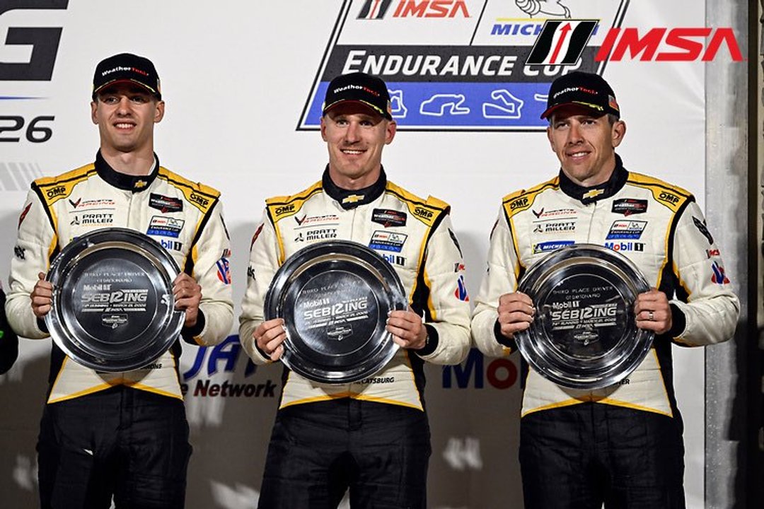Nicolás Varrone junto al Corvette en las 12 Horas de Sebring