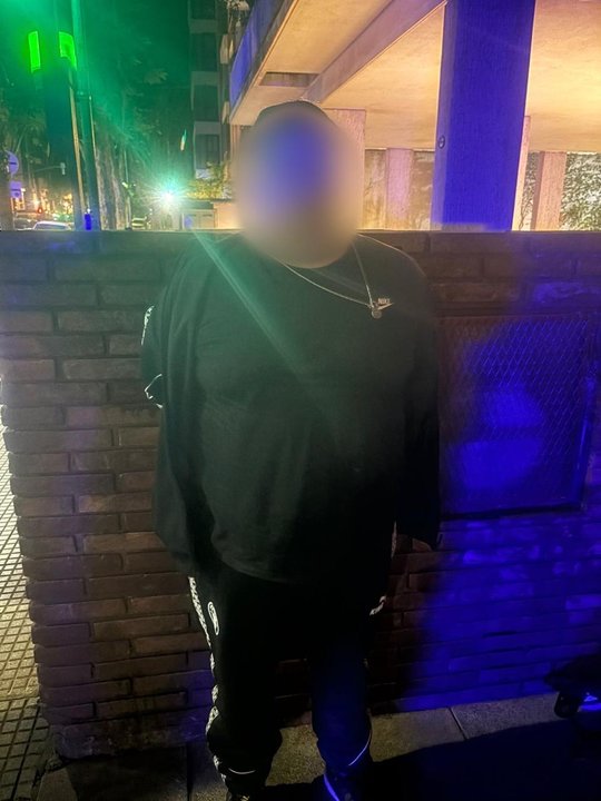 Patrullero policial en operativo nocturno en Belgrano