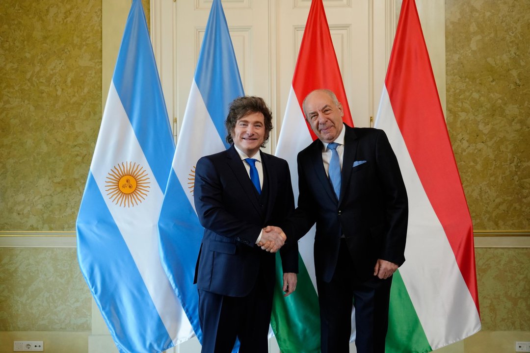 El presidente Javier Milei a su regreso a la Argentina desde Europa