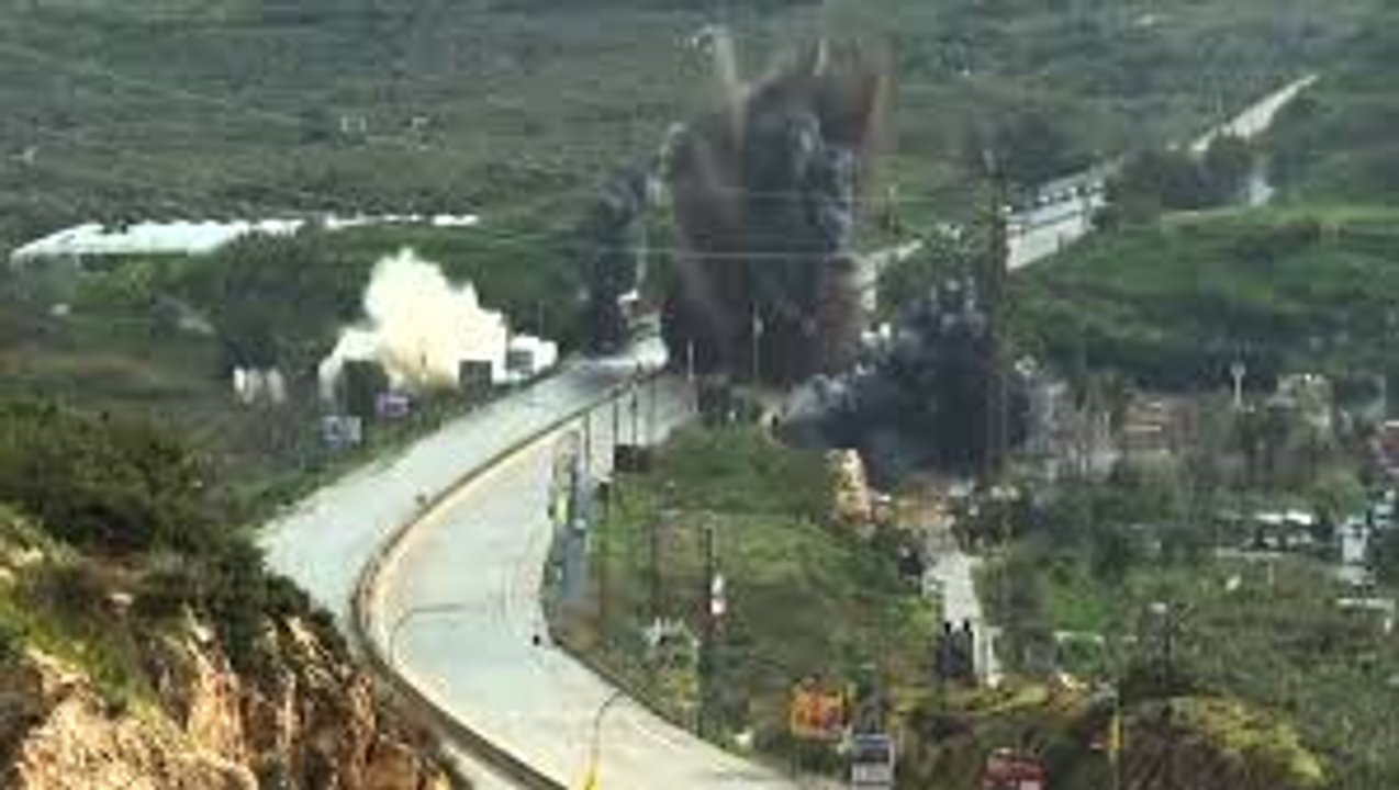 Puente sobre el río Litani bombardeado por Israel en el sur del Líbano