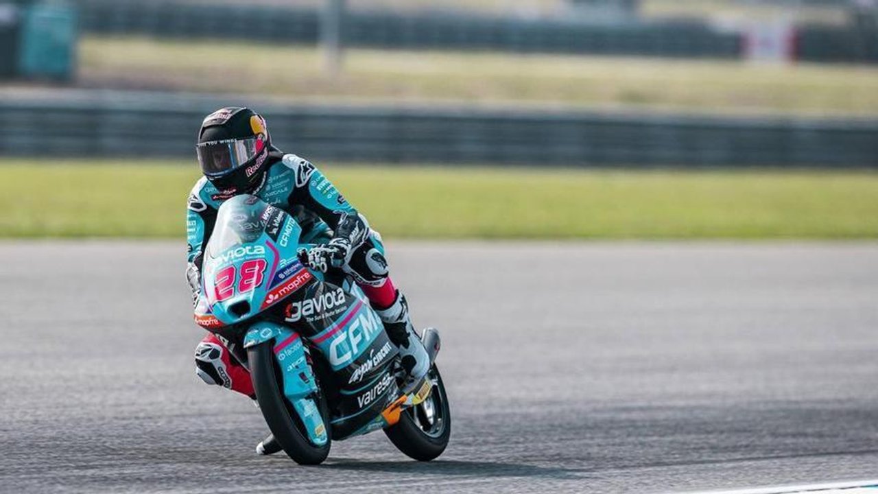 Marco Morelli celebra su segundo puesto en el Gran Premio de Brasil de Moto3