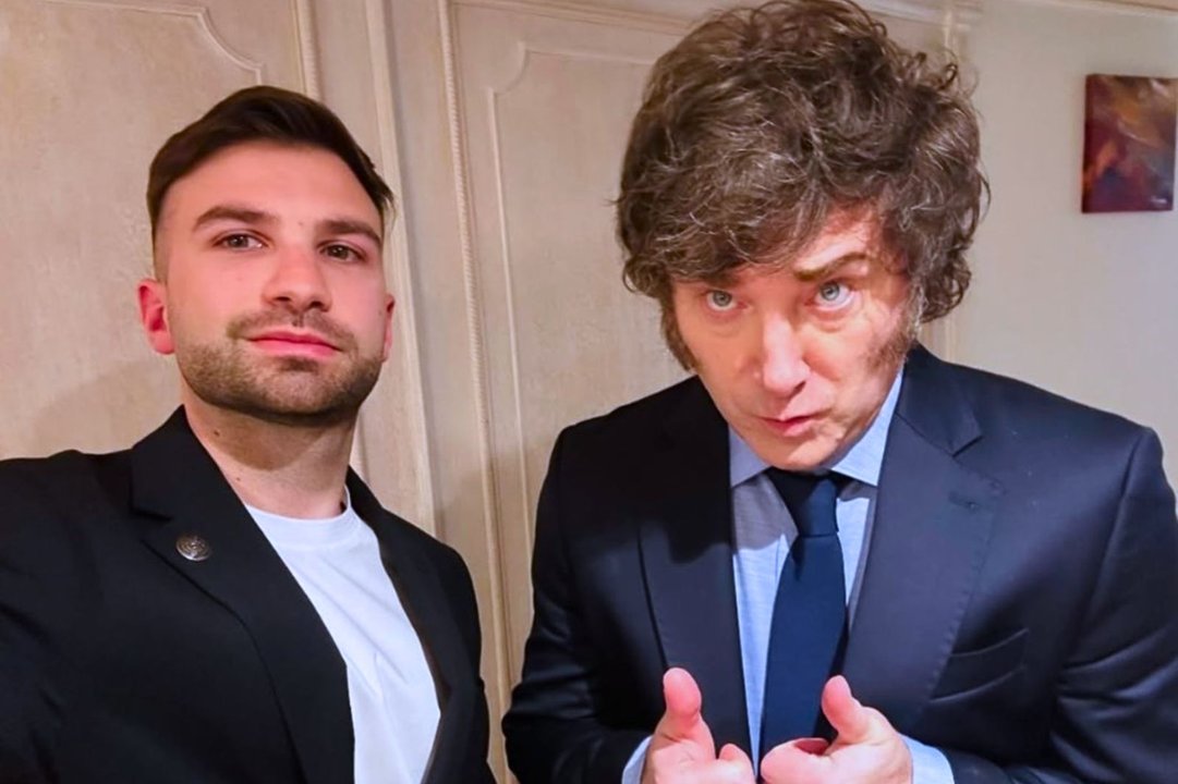 Javier Milei a su regreso de Europa en el aeropuerto
