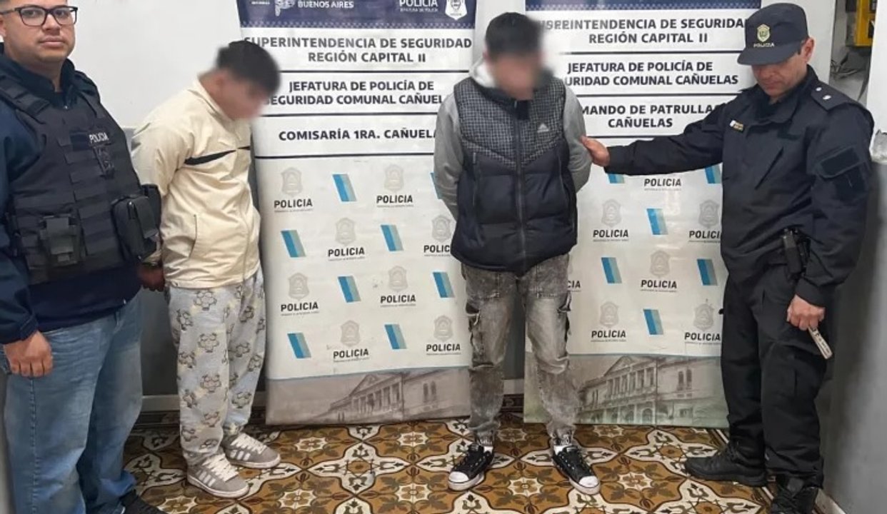 Patrullero policial en una escena de homicidio en Cañuelas