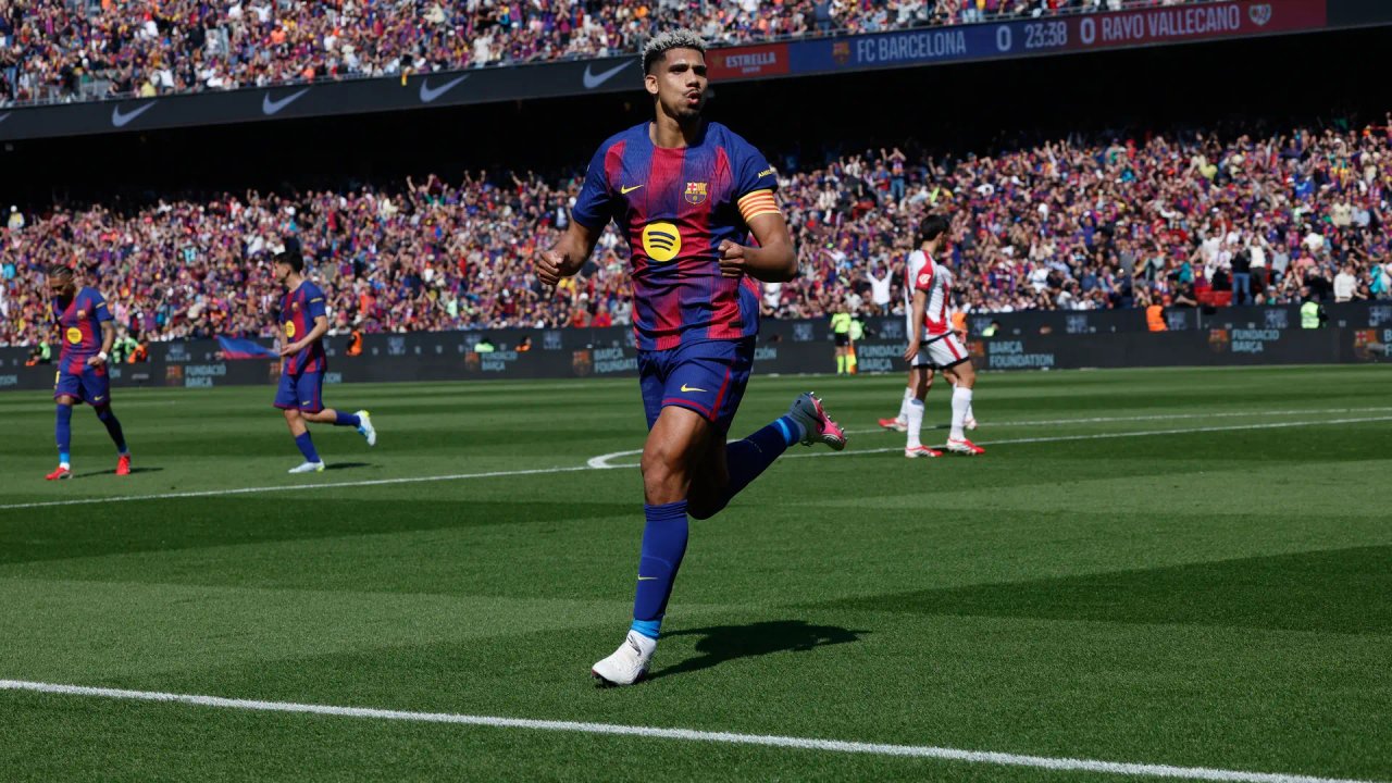 Barcelona celebra un gol ante Rayo Vallecano en LaLiga