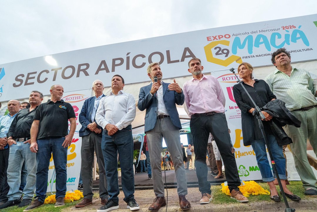 Rogelio Frigerio anuncia inversión para el sector apícola en Entre Ríos